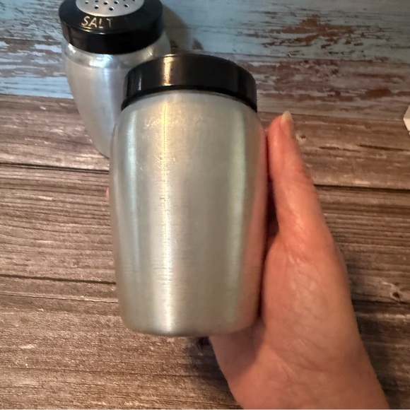 Vintage Kromex Metal Silver Salt and Pepper Shakers large size - Picture 3 of 15